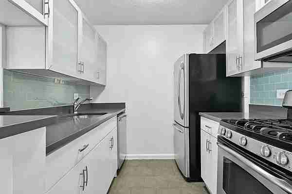 W 89th St #12K - Photo 4 of 20