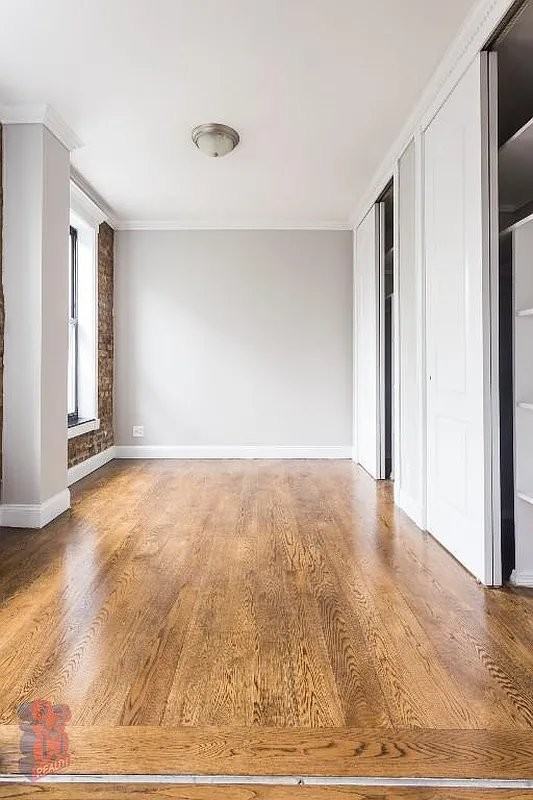 Elizabeth St #5C - Photo 2 of 3