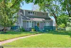 featured image of 901 Woodcrest Dr