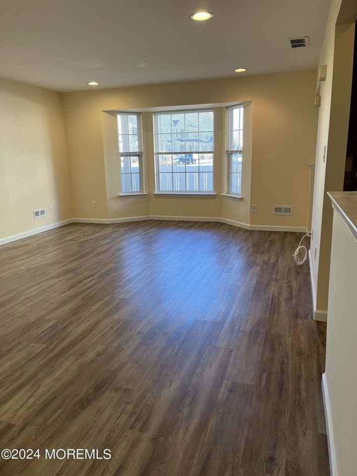 156 Brookfield Dr - Photo 2 of 19