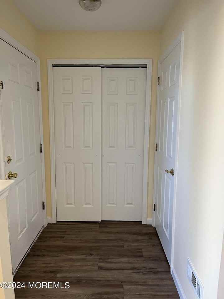 156 Brookfield Dr - Photo 3 of 19