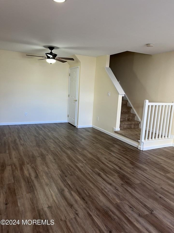 156 Brookfield Dr - Photo 5 of 19