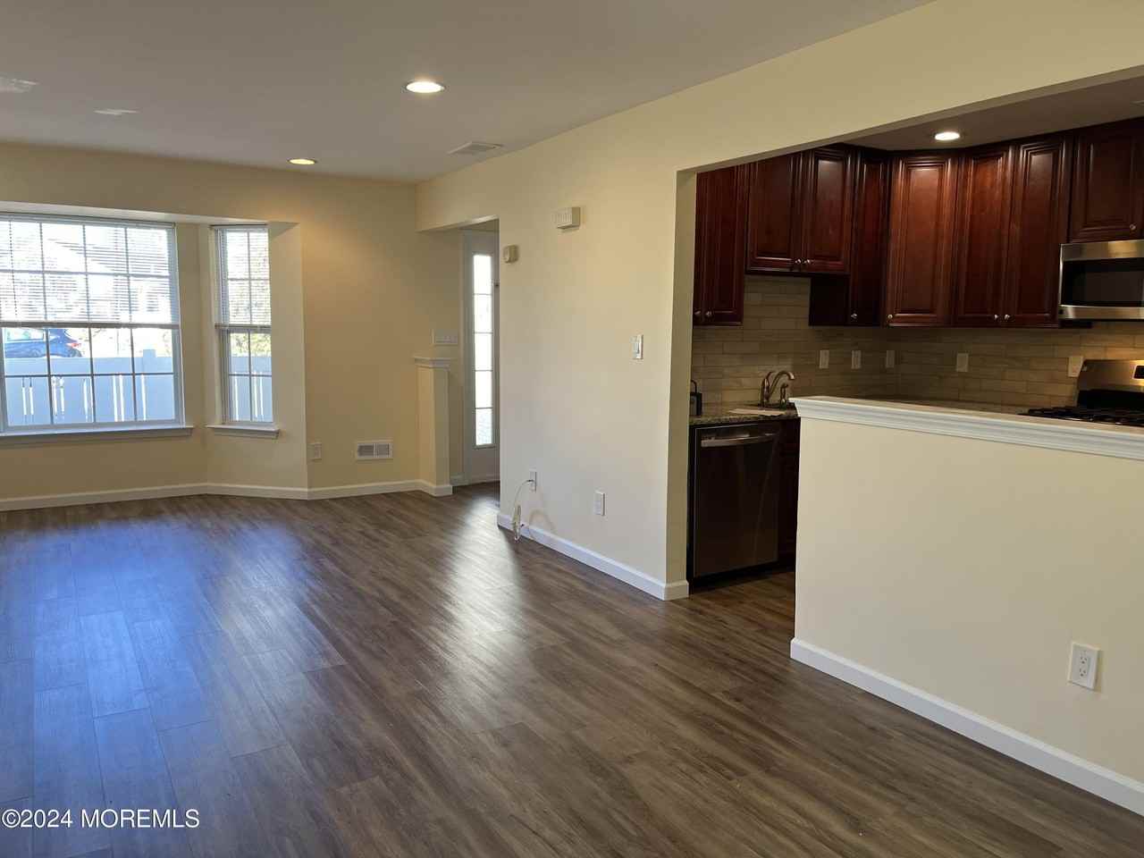 156 Brookfield Dr - Photo 7 of 19