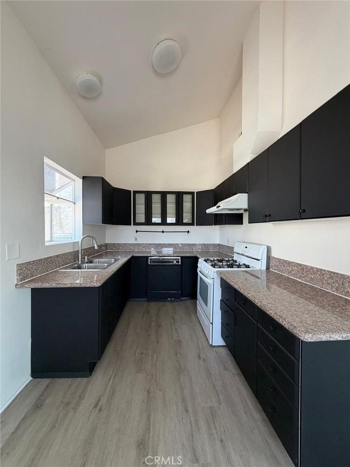 911 N Beaudry Ave #E - Photo 6 of 22