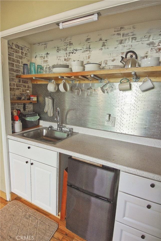 545 1st St #B - Photo 6 of 20