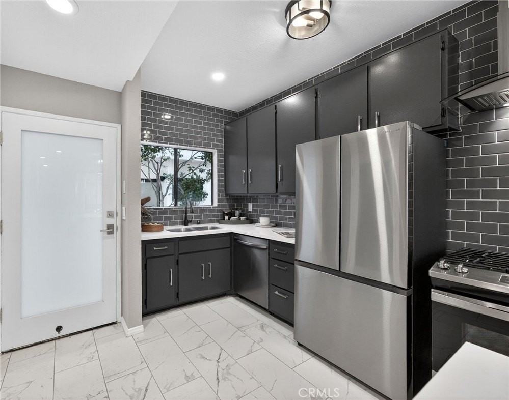 2500 Abbot Kinney Blvd #9 - Photo 3 of 32