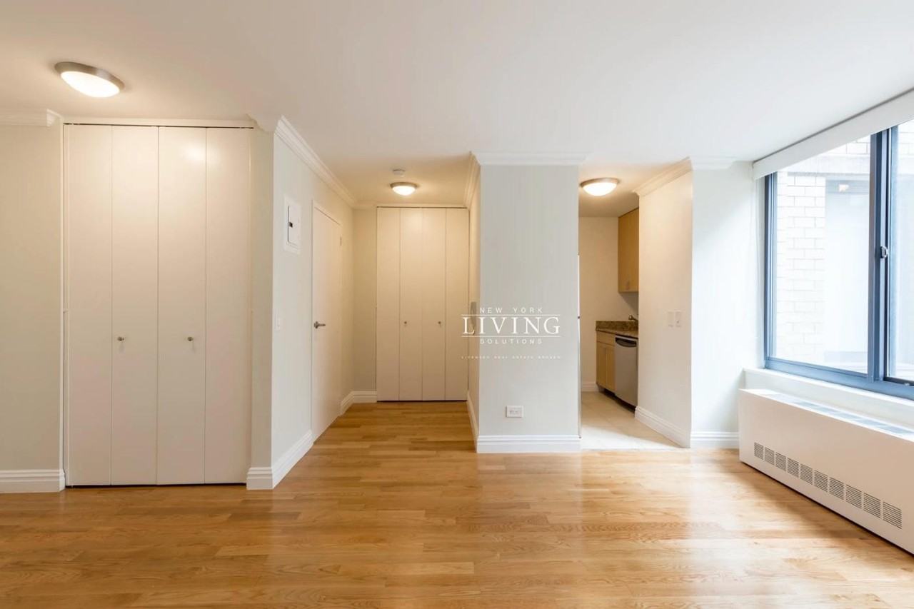 W 48th St #17A - Photo 3 of 7