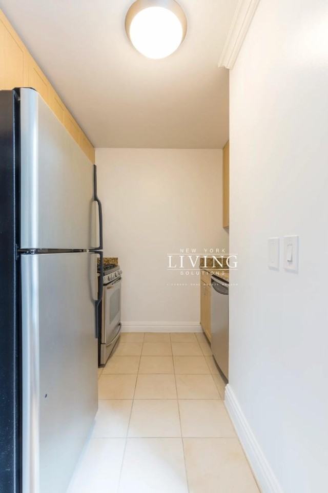 W 48th St #17A - Photo 6 of 7