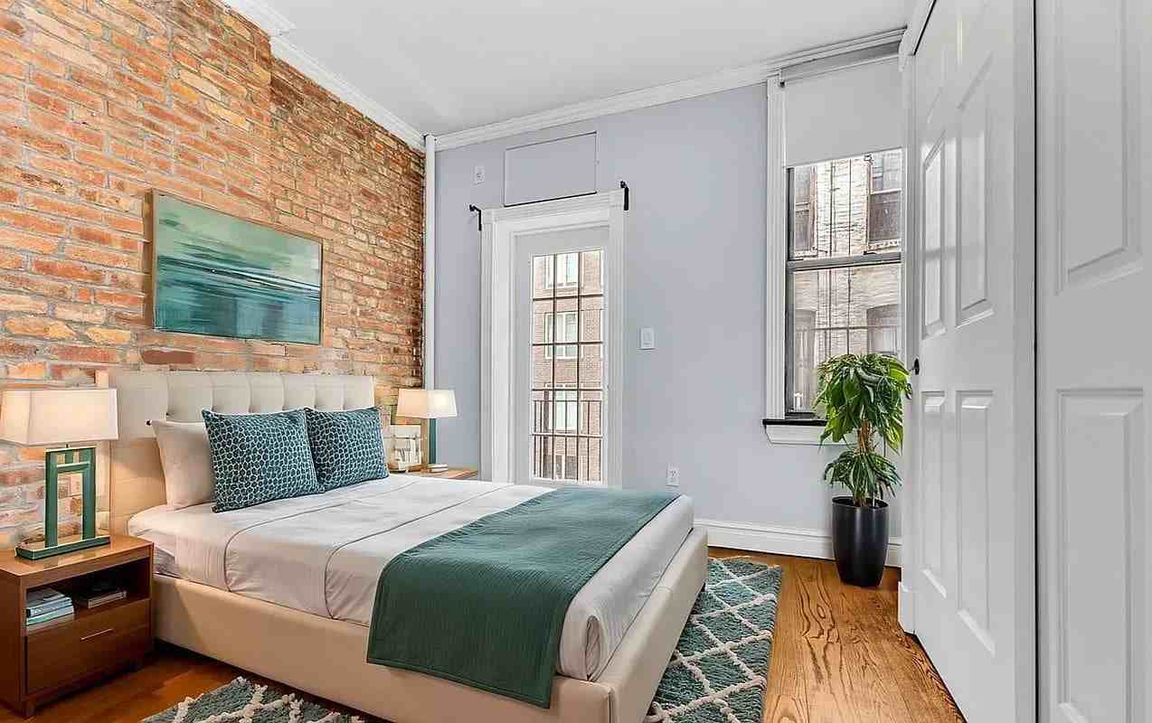 202 E 13th St #3 - Photo 5 of 12