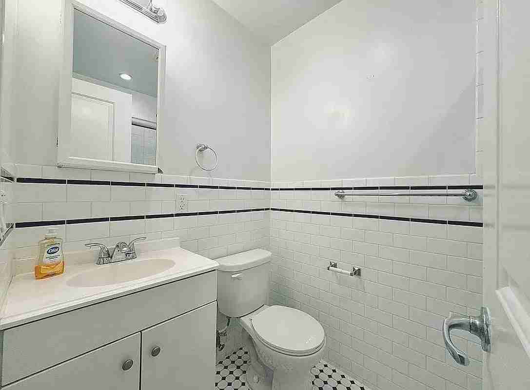 105 Wilson Ave #2R - Photo 4 of 4