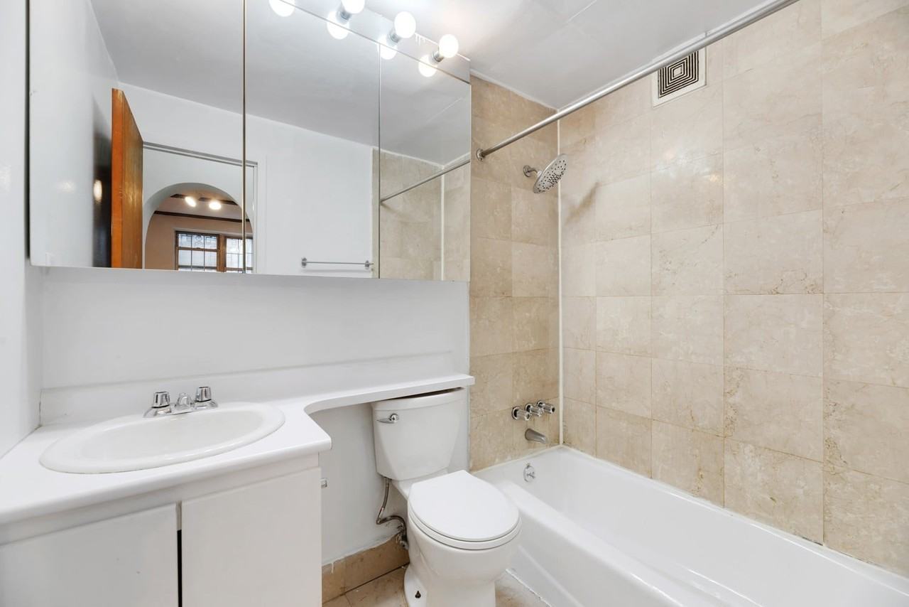 224 Sullivan St #F2 - Photo 3 of 8