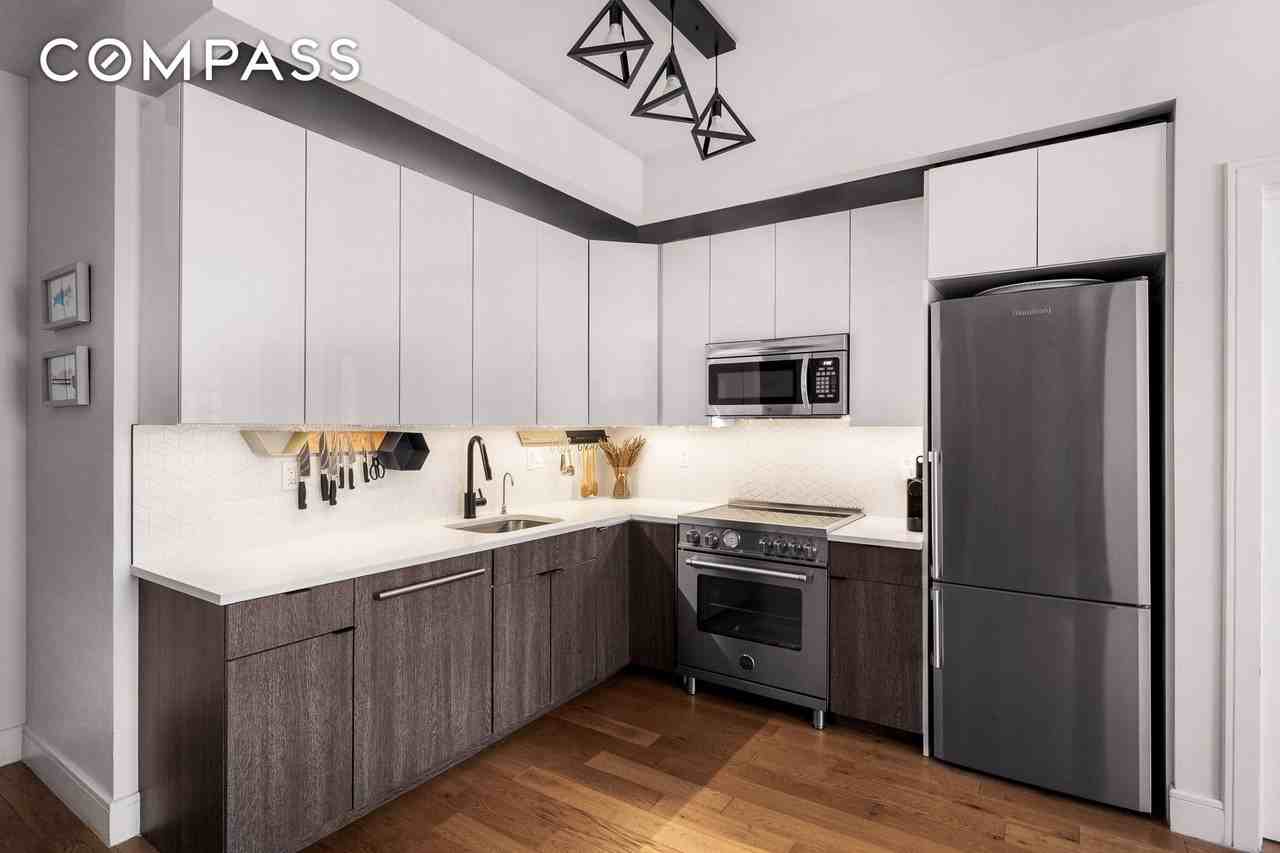 982 Willoughby Ave #3A - Photo 2 of 10