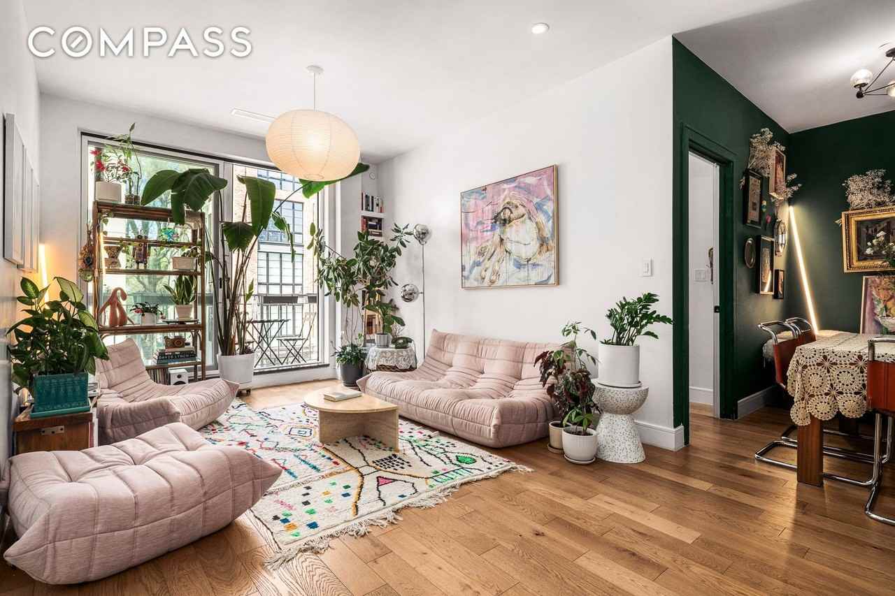 982 Willoughby Ave #3A - Photo 3 of 10