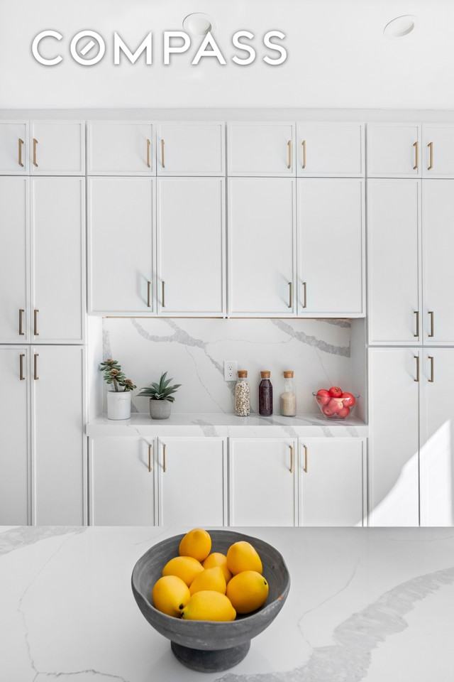 576 Carroll St #2 - Photo 4 of 14