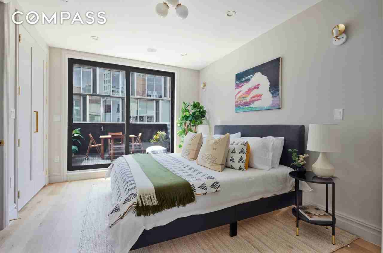 576 Carroll St #2 - Photo 7 of 14