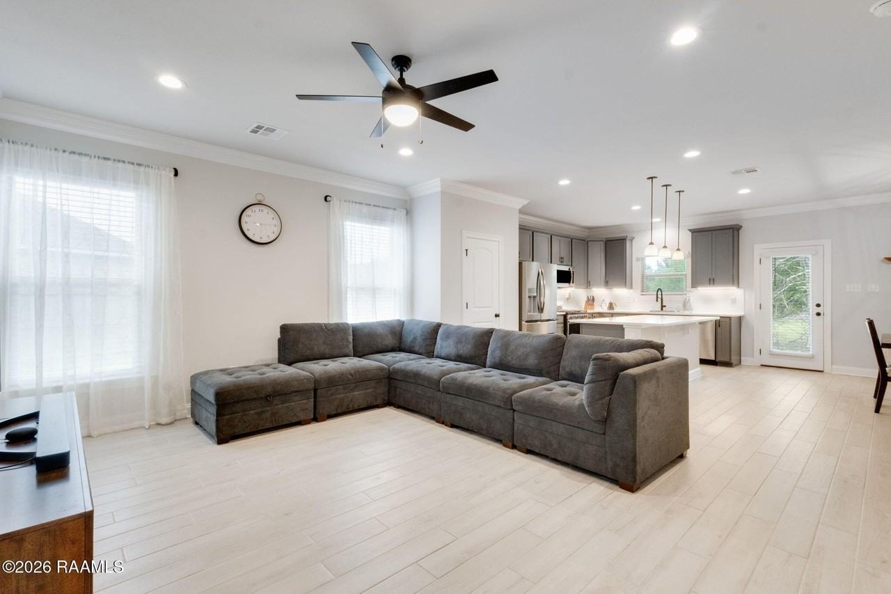 106 Virtuous St - Photo 3 of 21