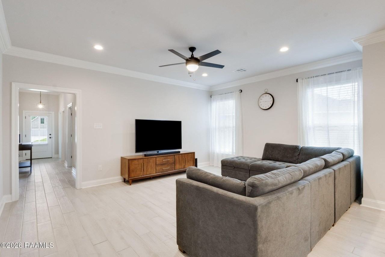 106 Virtuous St - Photo 4 of 21