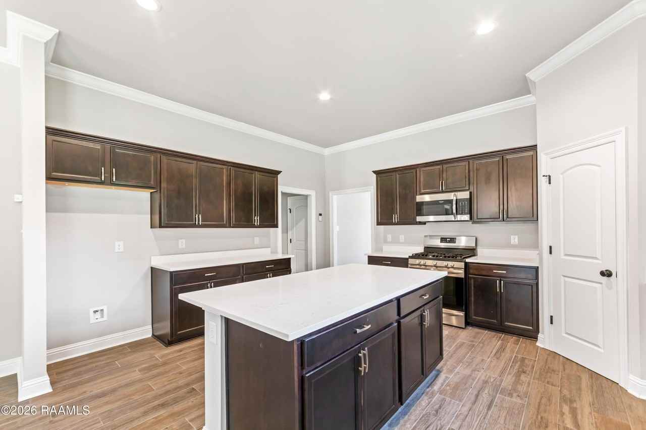 128 Rose Of Sharon Ln - Photo 2 of 35