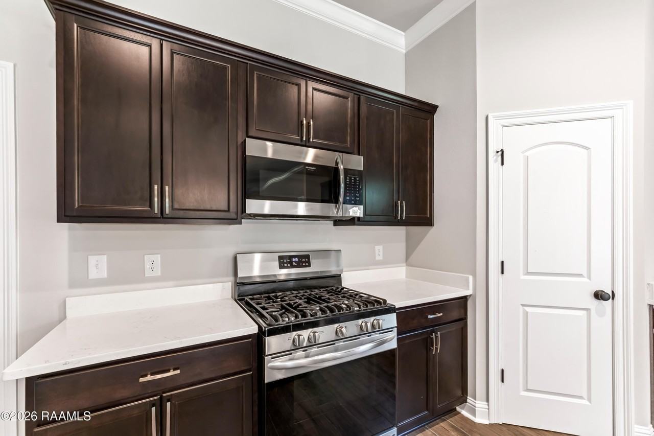 128 Rose Of Sharon Ln - Photo 6 of 35