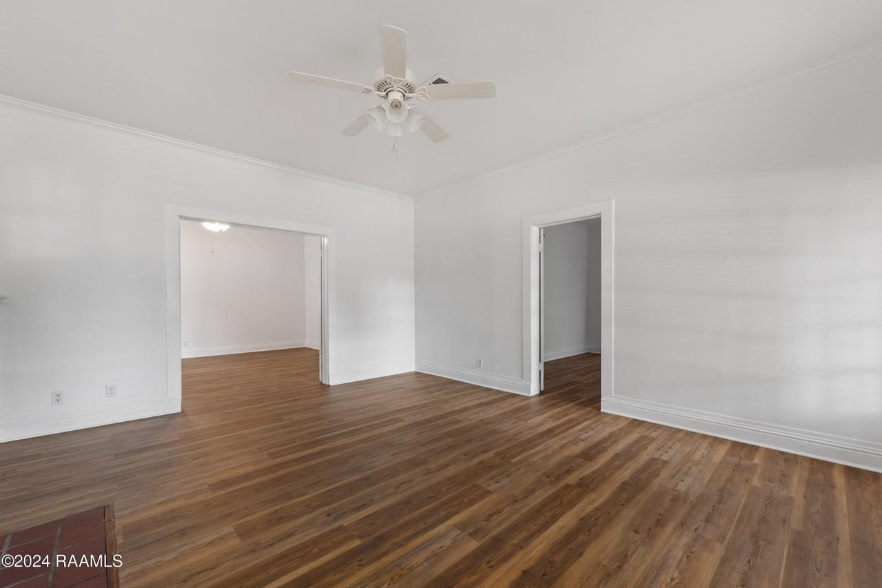 302 Versailles Blvd - Photo 4 of 21