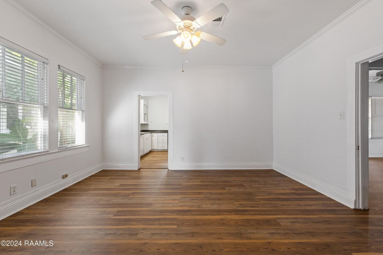 302 Versailles Blvd - Photo 5 of 21