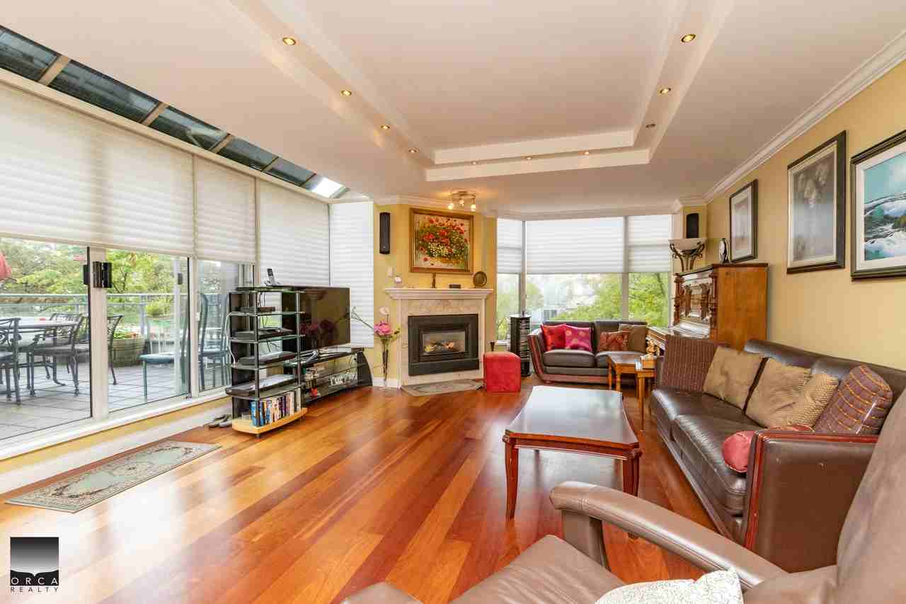 2628 Apartment Building - Photo 2 of 26