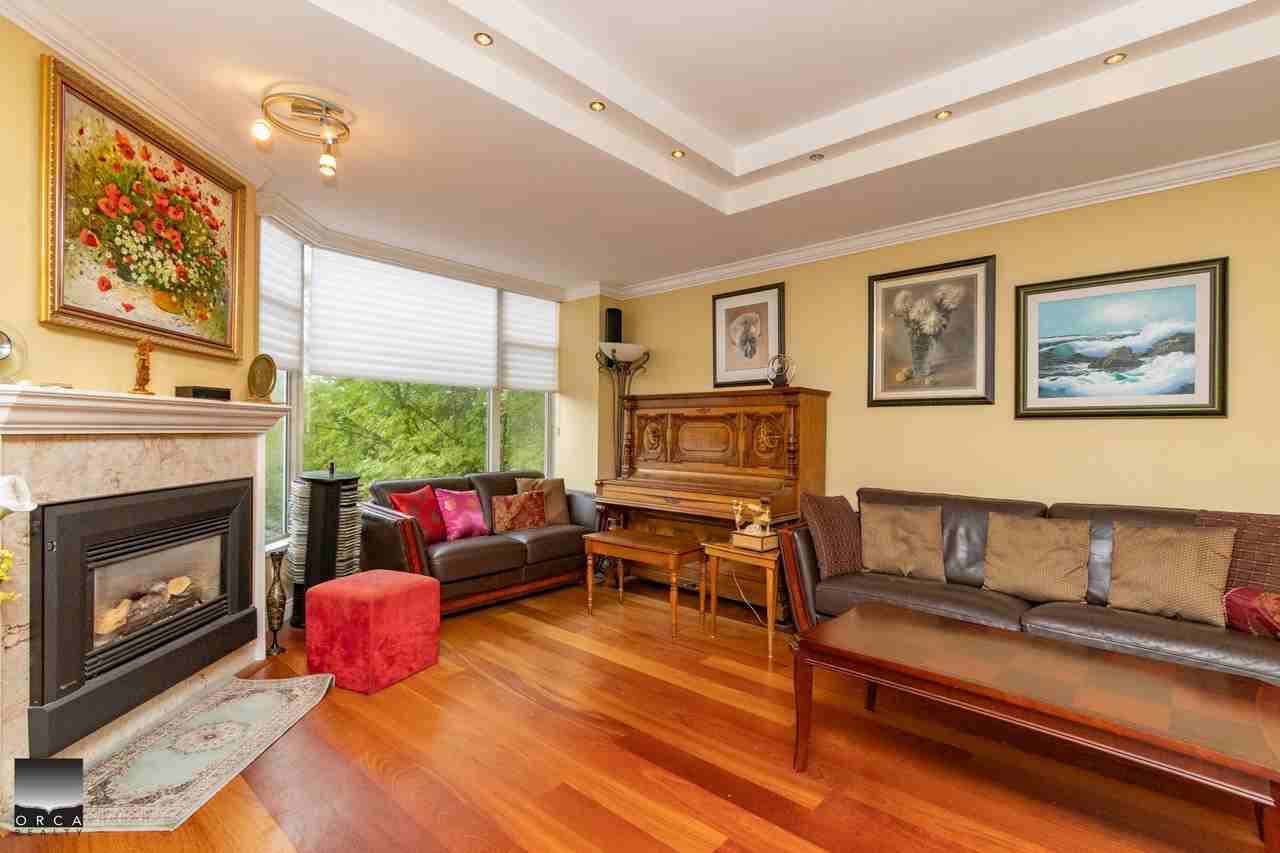 2628 Apartment Building - Photo 3 of 26