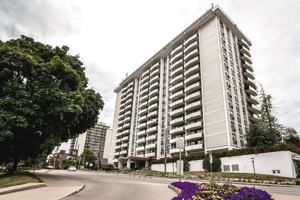 featured image of 100 Bay St S
