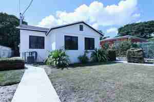 featured image of 3040 Nw 13th Ave #1