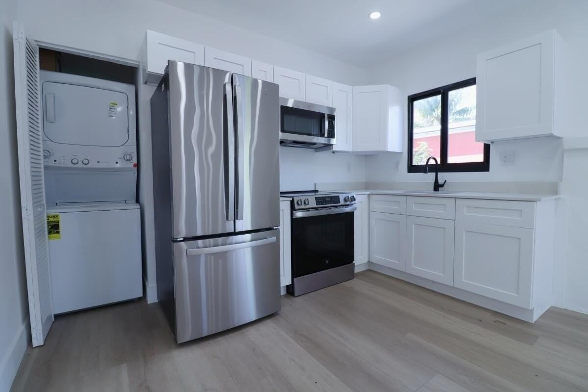 3040 Nw 13th Ave - Photo 4 of 16