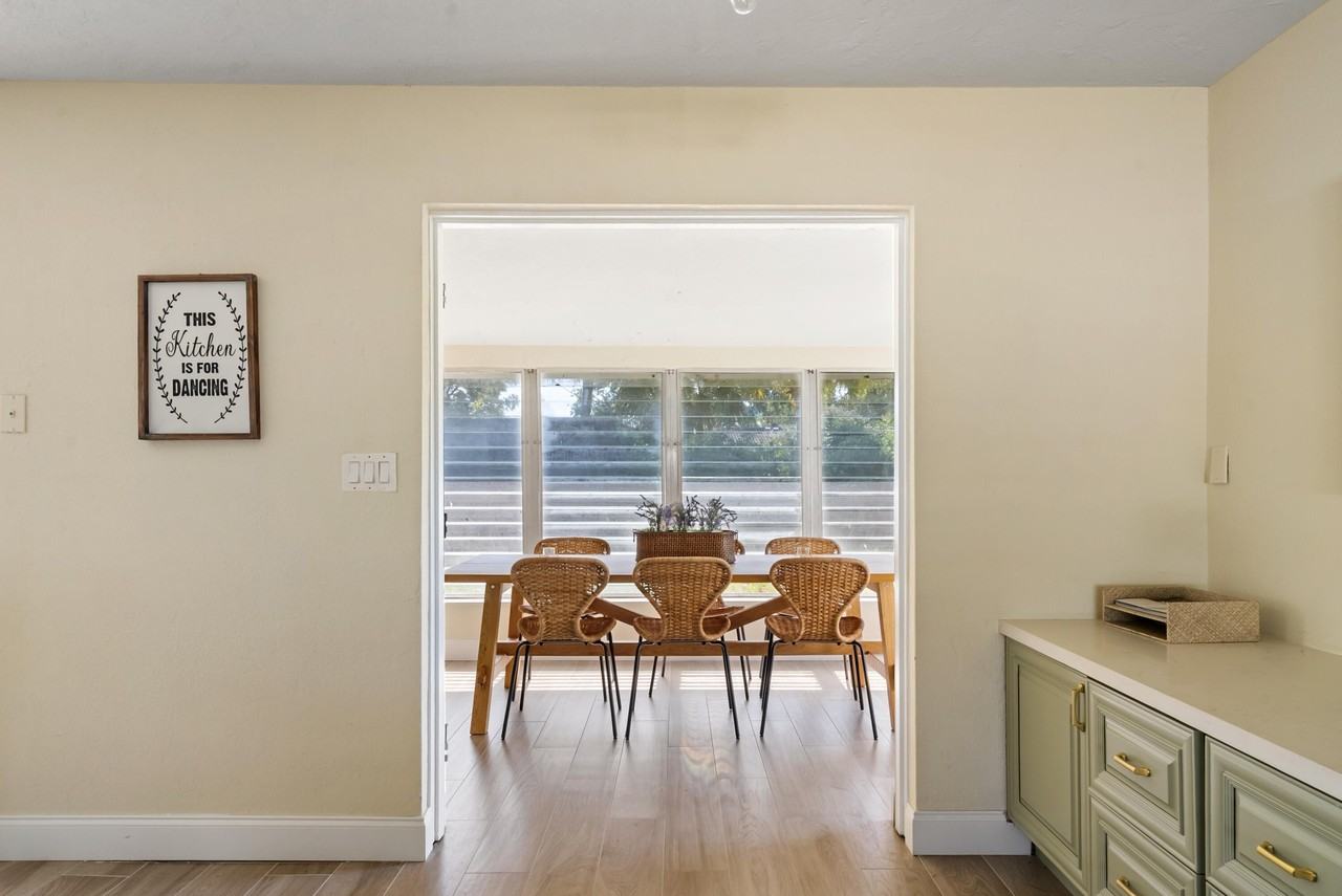 20 Ne 17th Ave - Photo 3 of 21