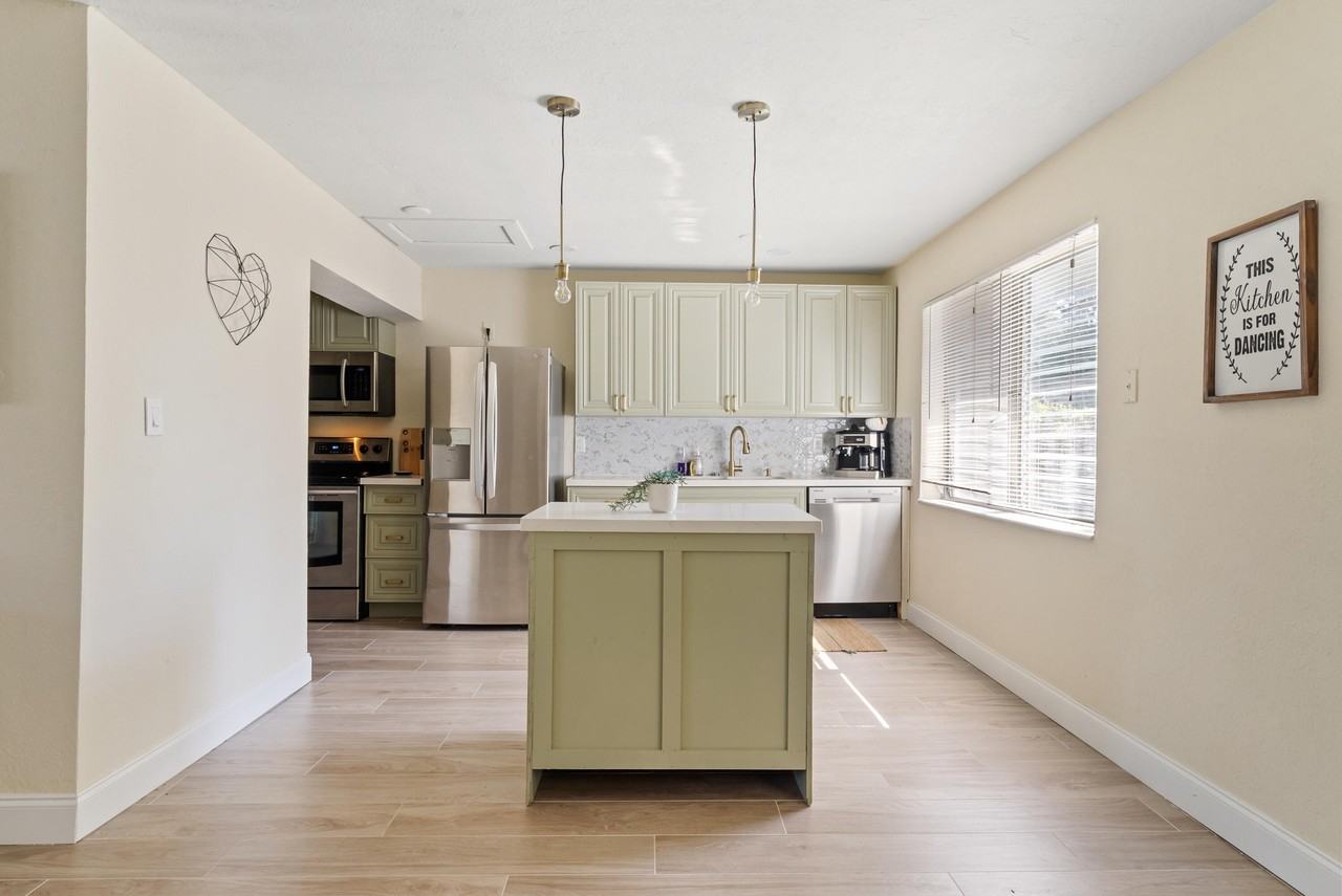 20 Ne 17th Ave - Photo 6 of 21