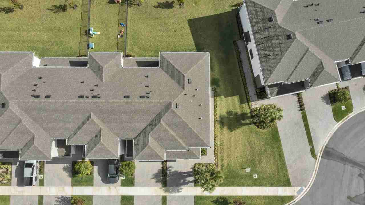 14075 Sw Thorens Dr - Photo 4 of 48