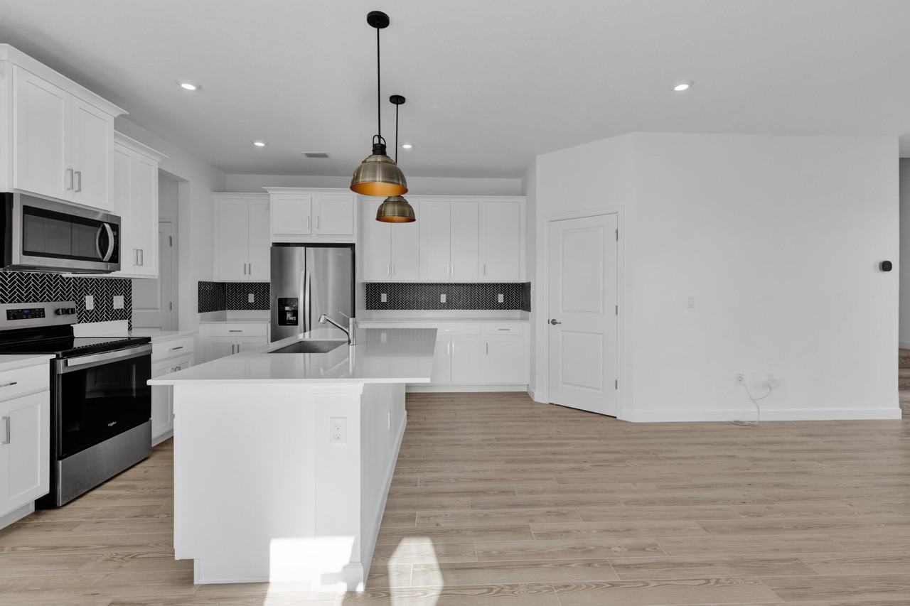 14075 Sw Thorens Dr - Photo 7 of 48