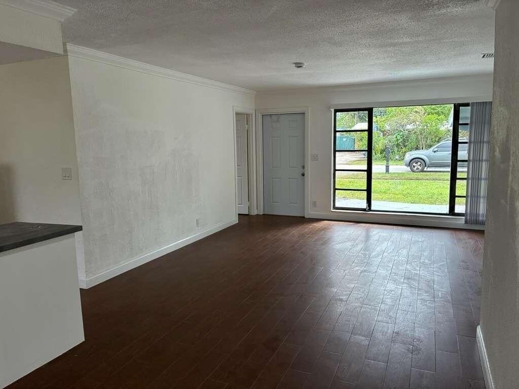 1741 Nw 27th Ave - Photo 6 of 21