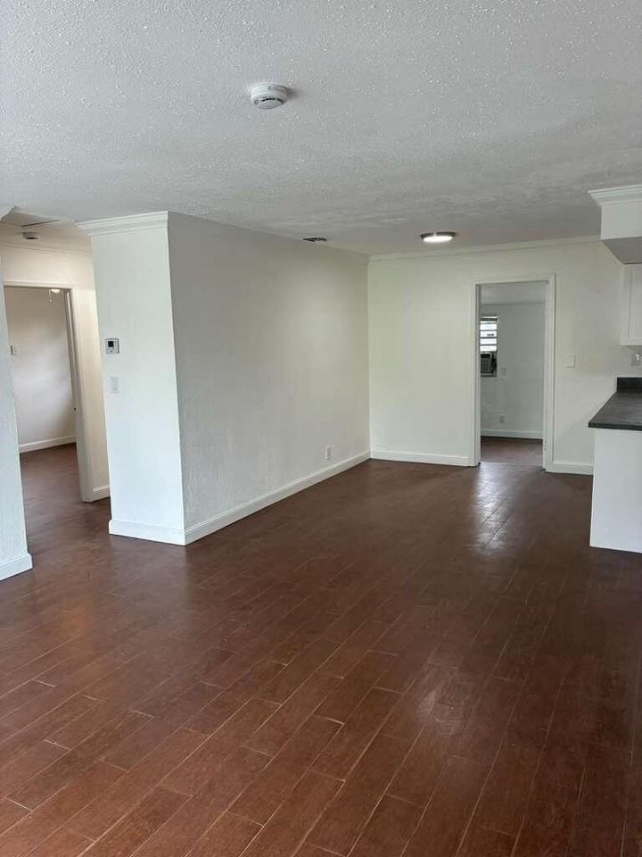 1741 Nw 27th Ave - Photo 7 of 21