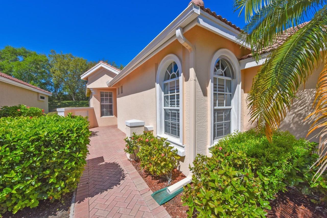 650 Sw Treasure Cv - Photo 2 of 41