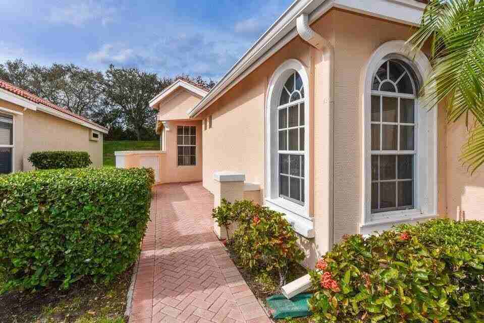 650 Sw Treasure Cv - Photo 3 of 41