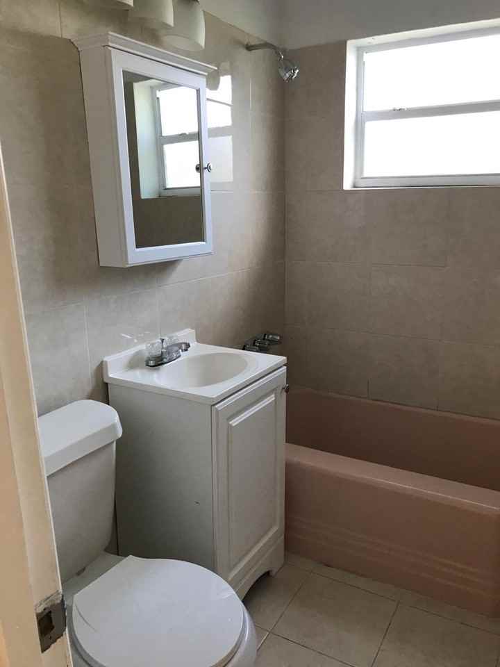 1531 Nw 134th St - Photo 5 of 9