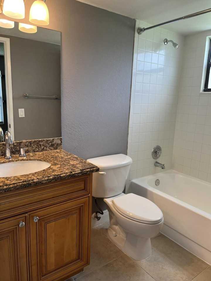 1445 Lake Crystal Dr #B - Photo 2 of 4