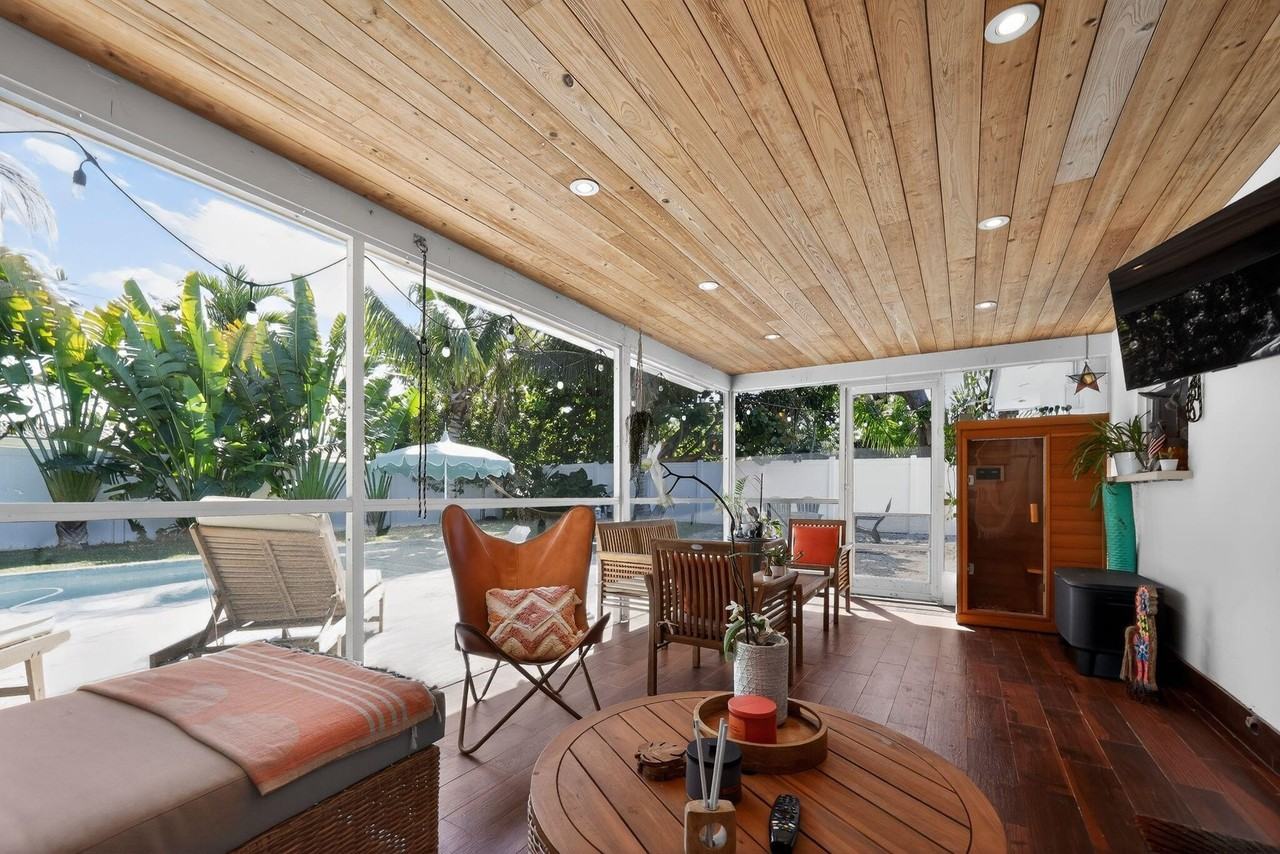 976 Sw 11th St - Photo 3 of 29