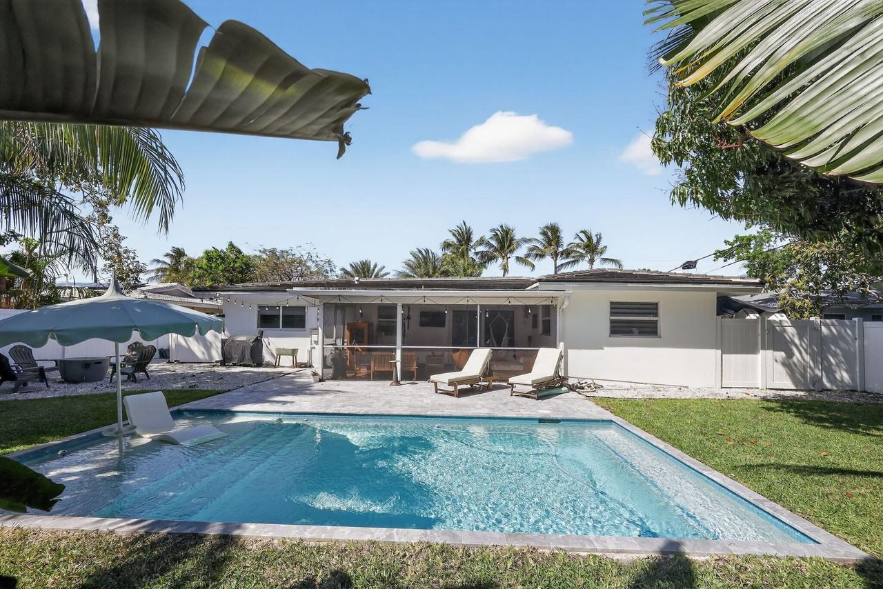 976 Sw 11th St - Photo 5 of 29