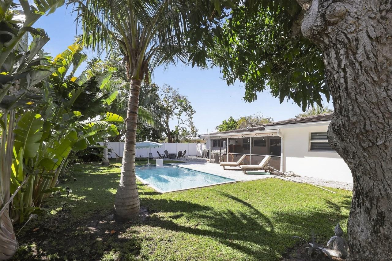 976 Sw 11th St - Photo 7 of 29