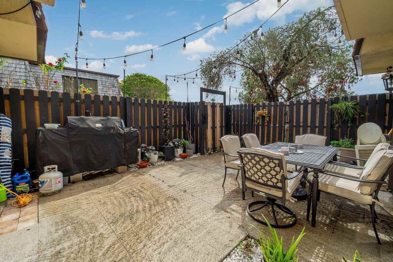 393 Lake Arbor Dr - Photo 3 of 28