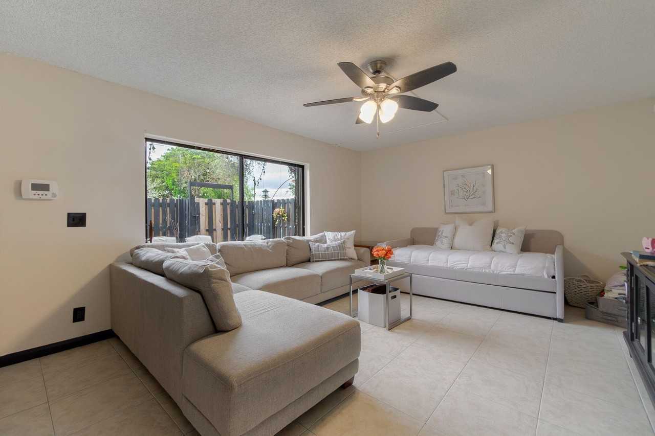 393 Lake Arbor Dr - Photo 7 of 28