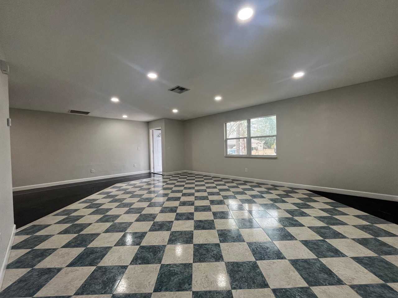 838 Se Proctor Ln - Photo 4 of 23