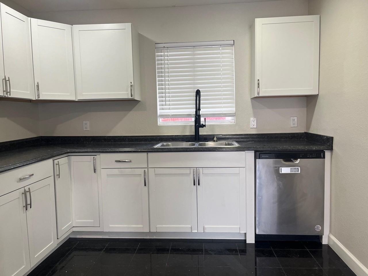 838 Se Proctor Ln - Photo 5 of 23