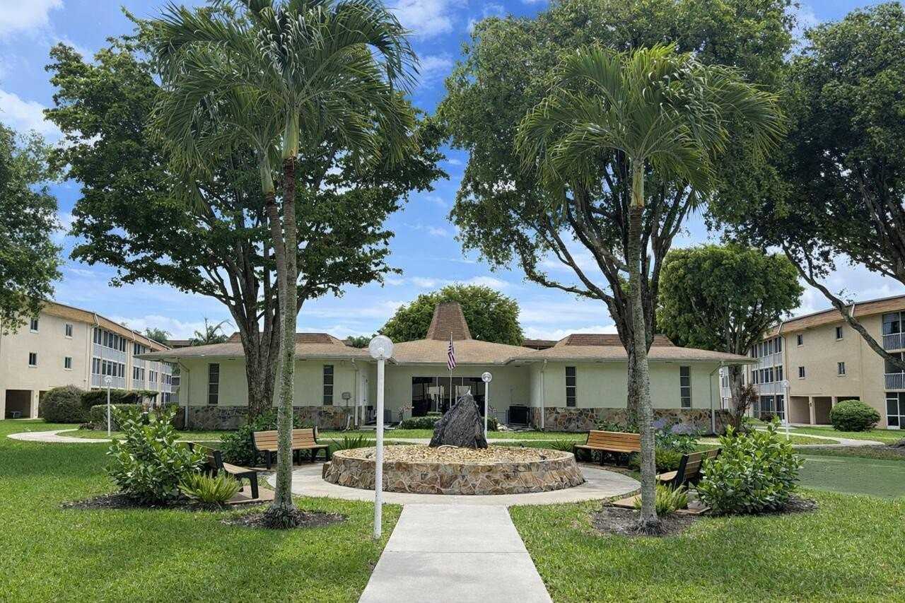 700 Village Green Ct #316