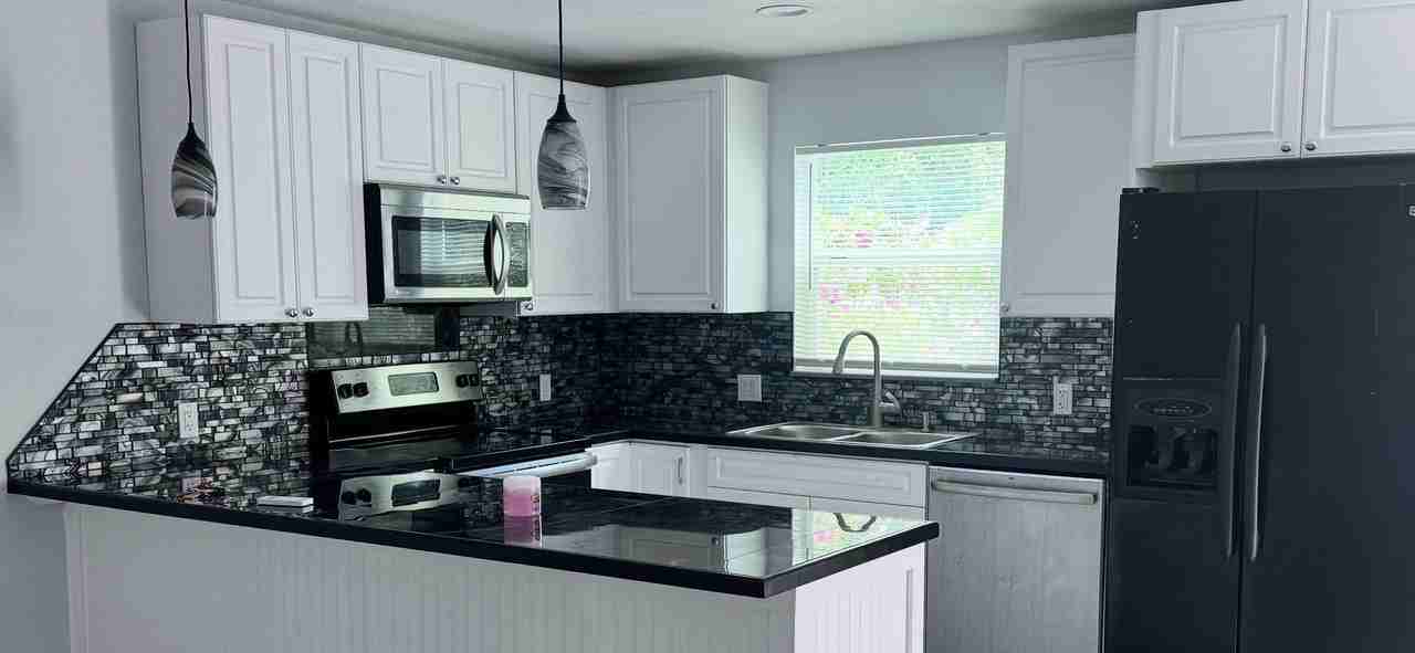 731 46th St - Photo 4 of 13