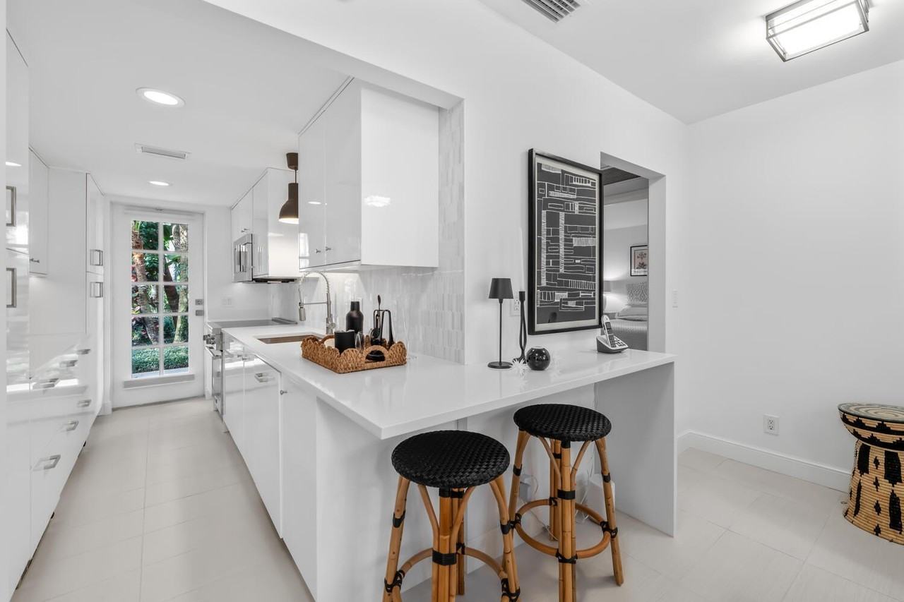 134 Peruvian Ave Apt 104 - Photo 3 of 20